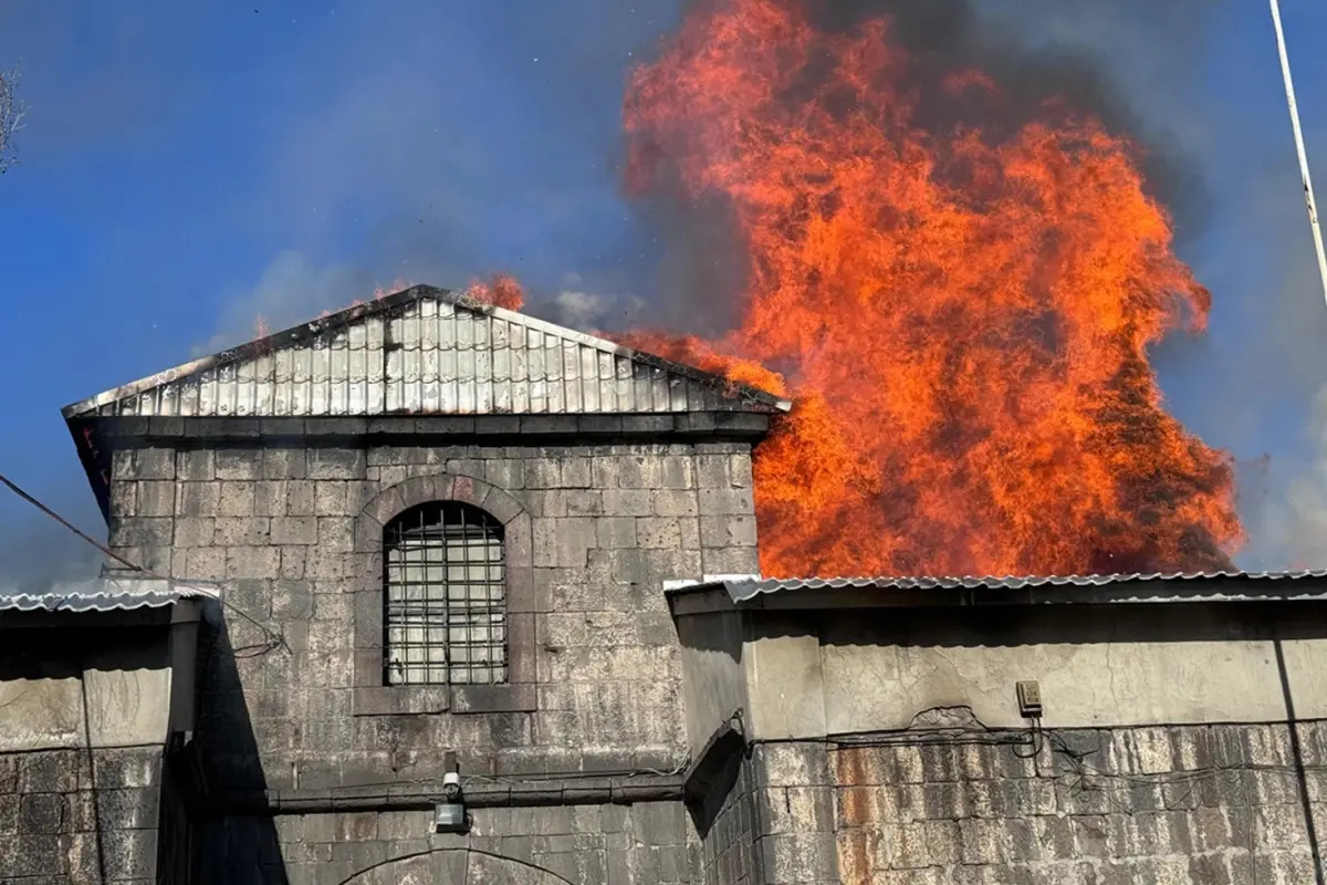 Erzurum’da 160 yıllık Taş Ambarlar’da yangın çıktı