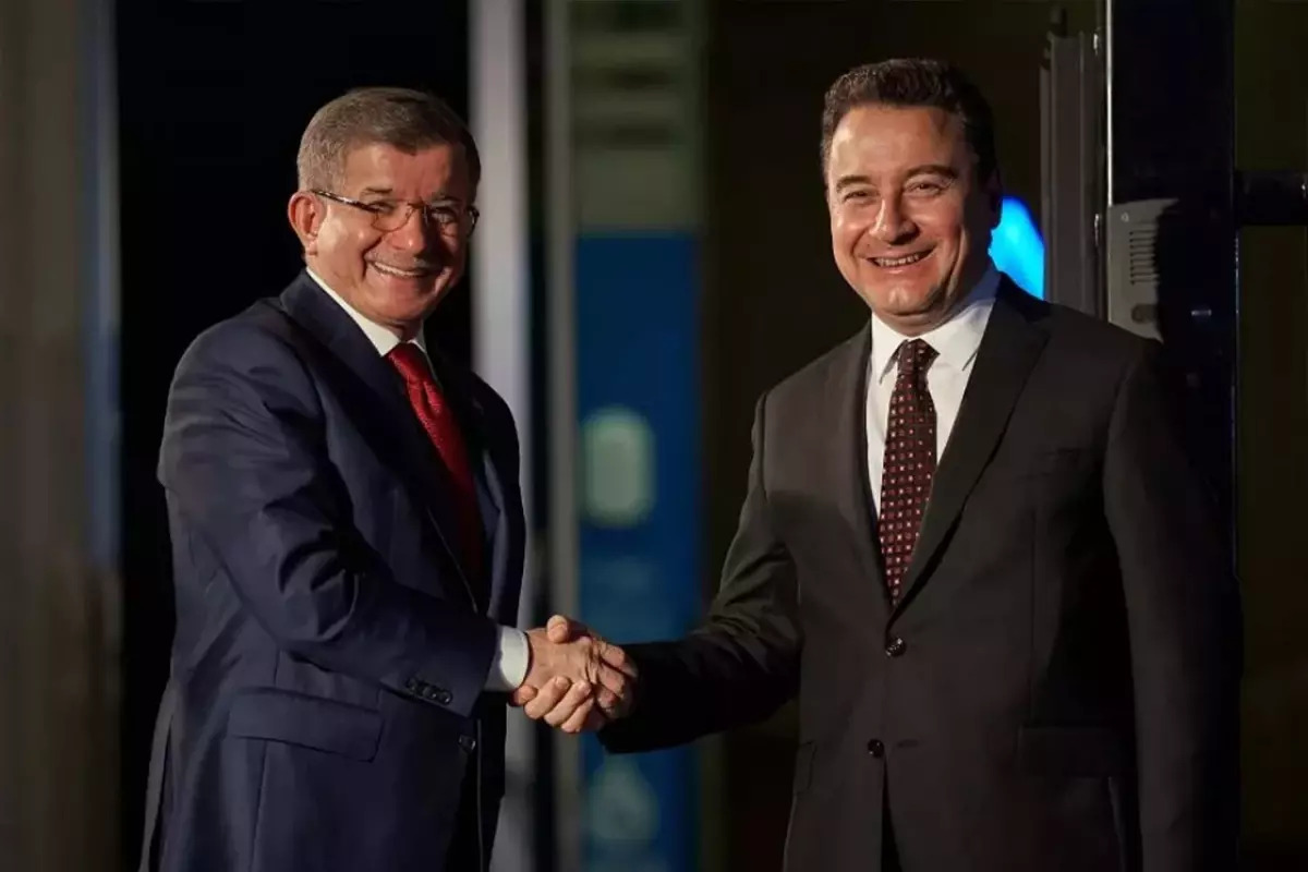 Ahmet Davutoğlu’ndan Ali Babacan’a teşekkür mesajı