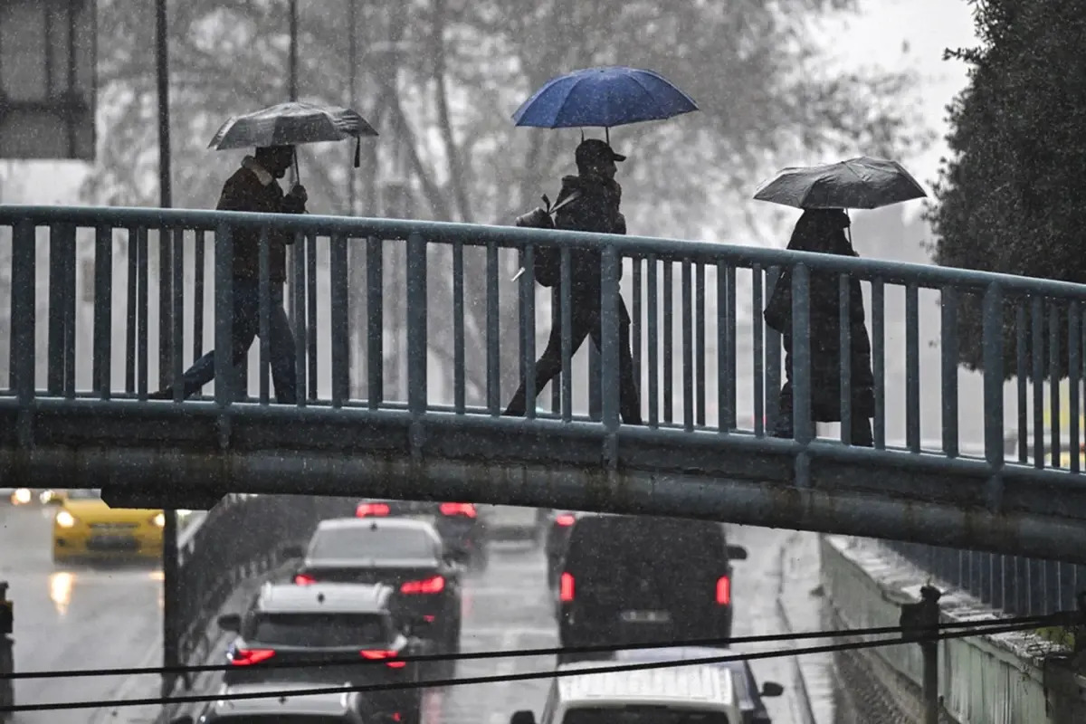 İstanbul ve 10 ilde kuvvetli sağanak yağış alarmı