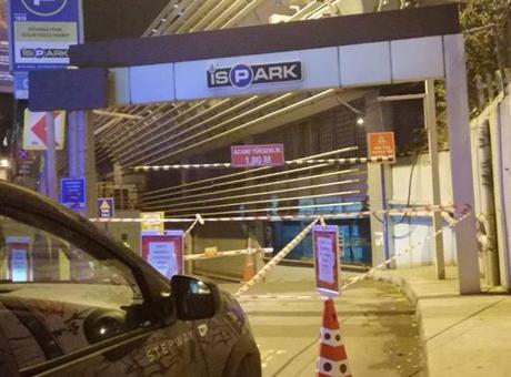 Beyoğlu’nda korku dolu anlar! İSPARK’ın kolonları çatladı, otopark boşaltıldı