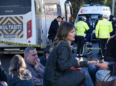 İzmir’de can pazarı! Okul servisi TIR’a çarptı: 1 öğrenci öldü