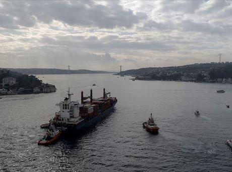 İstanbul Boğazı’nda gemi arızası! Boğaz trafiği çift yönlü kapatıldı