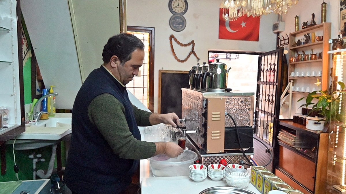 Ekmek, simit ve faturadan sonra çay da askıya çıktı