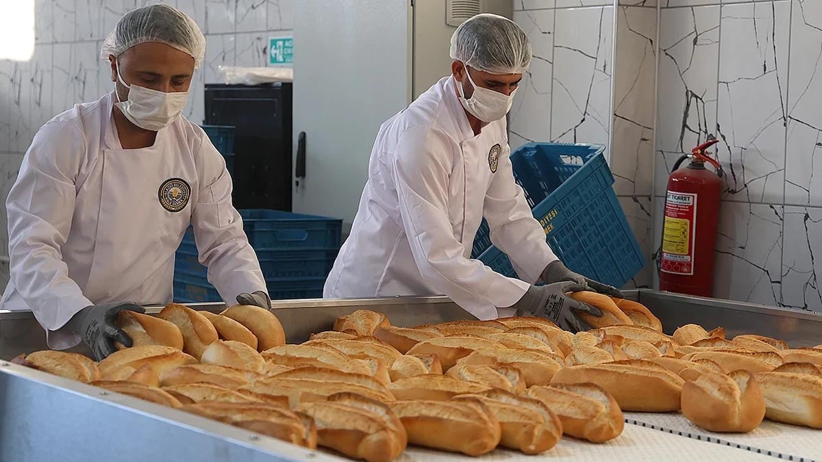 Halk ekmek fabrikası açıldı, 10 TL’ye satılan ekmek 5 TL’ye düştü