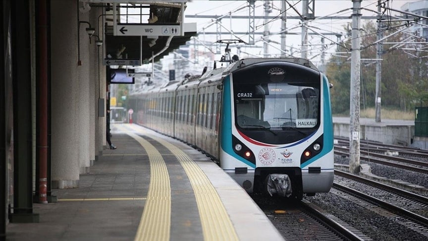 Marmaray pazar günü taşıdığı yolcu sayısıyla rekor tazeledi