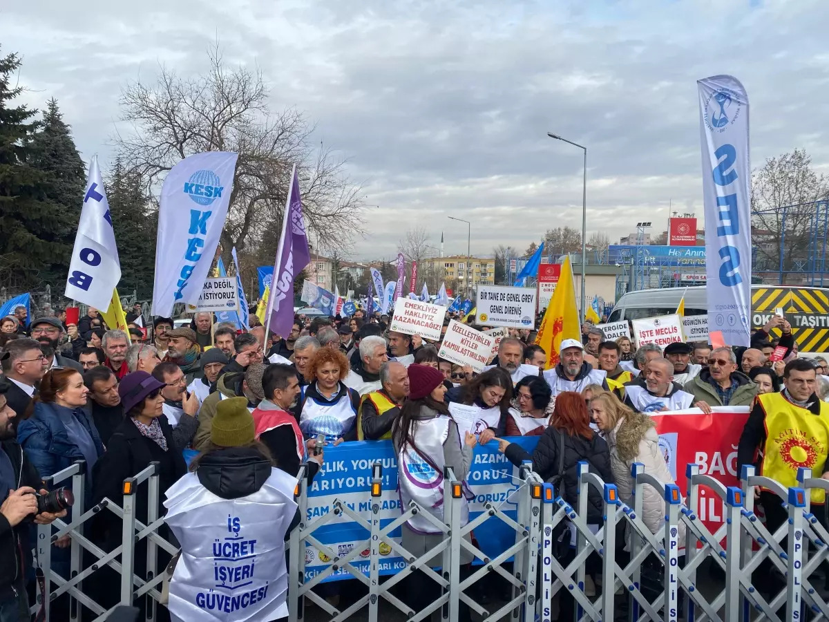 KESK’ten bakanlık önünde basın açıklaması