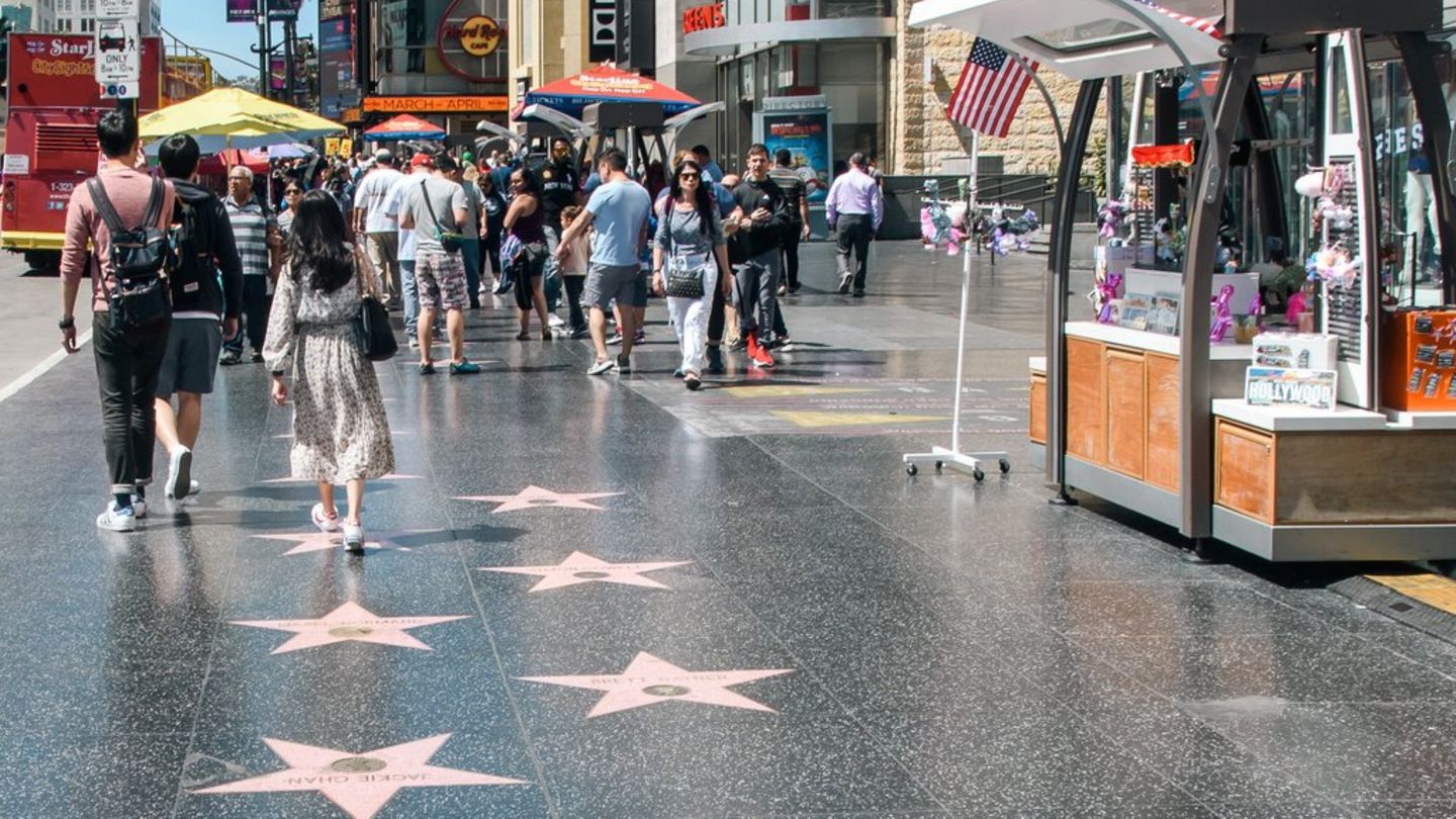 L.A.’in alevleri içinde: Hollywood’daki Şöhretler Kaldırımı tehlikede