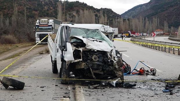 Zincirleme trafik kazasında 2 kişi öldü, 5 kişi yaralandı