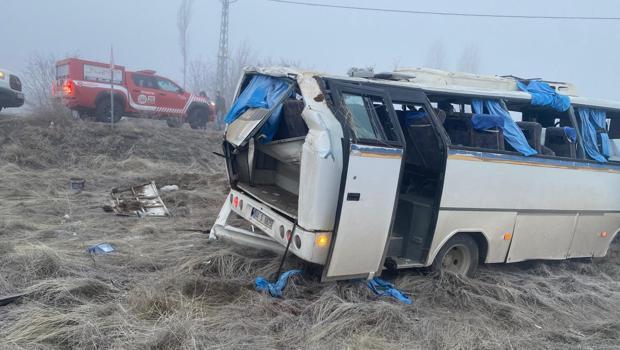 Malatya’da işçi servisi devrildi! 17 kişi yaralandı