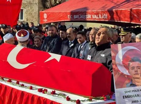 Şehit polis Emirhan Aramış son yolculuğuna uğurlandı