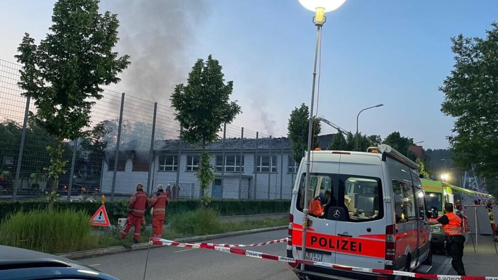 Yangından bir buçuk yıl sonra: Winterthur geçici spor salonunu açtı