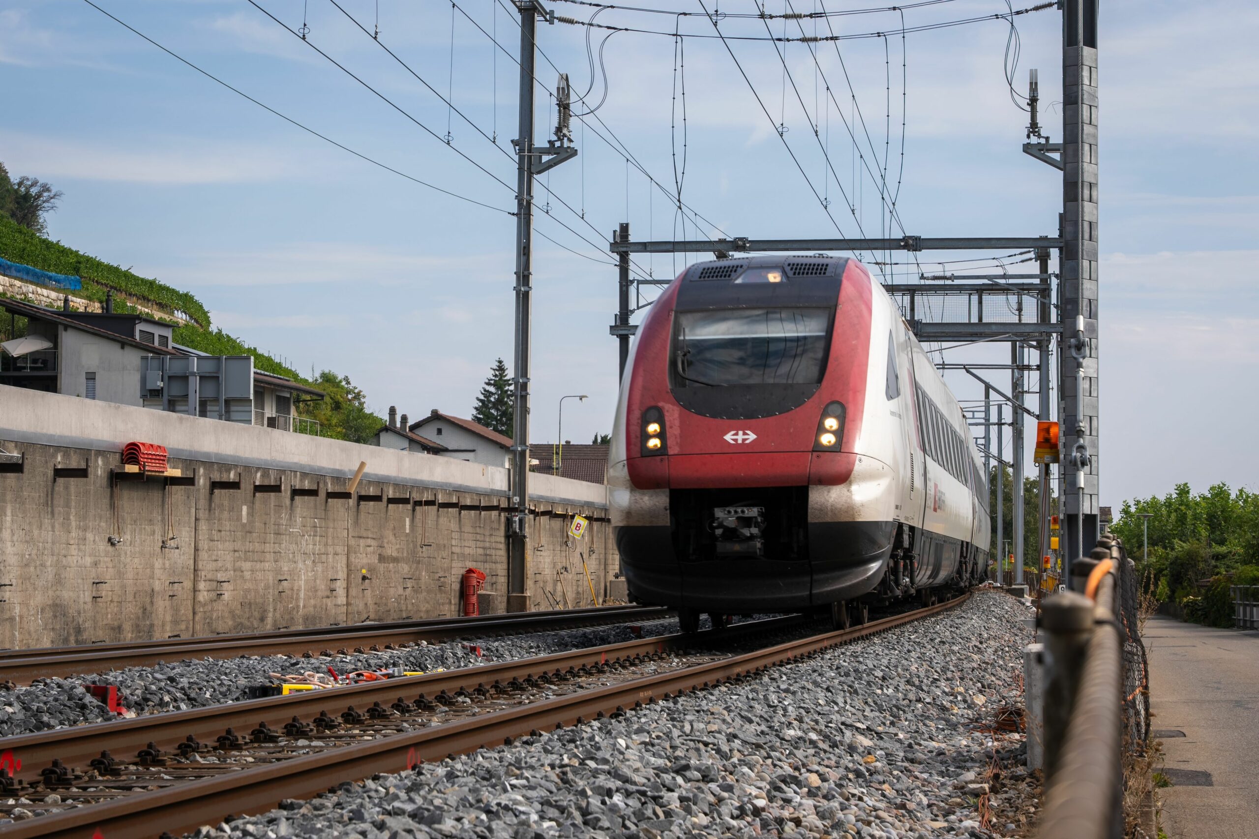 Lozan-Cenevre hattında trafik tek şeritten yeniden başladı