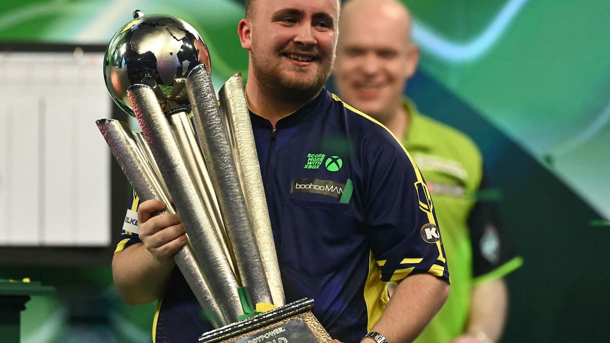 Luke Littler dart tarihini yazıyor