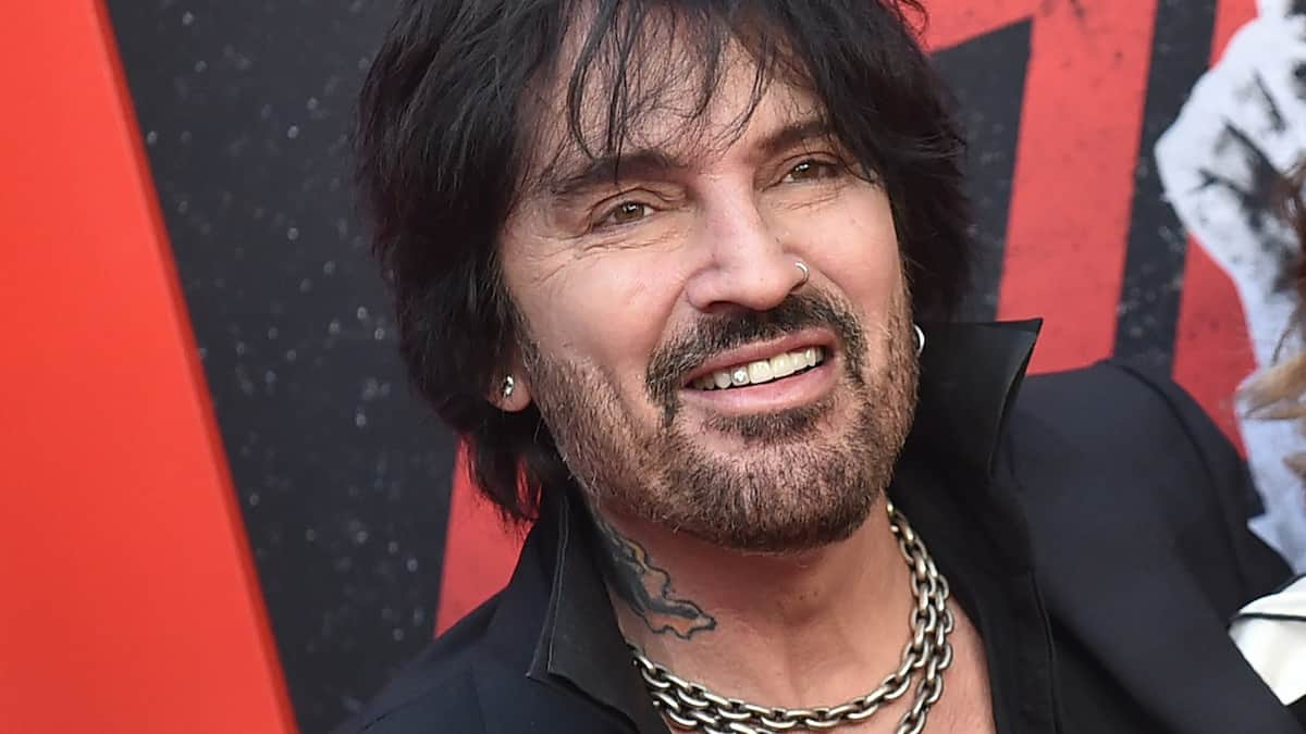 Tommy Lee: Yangın draması sırasında rekor promosyonu “kimseyi ilgilendirmiyor”