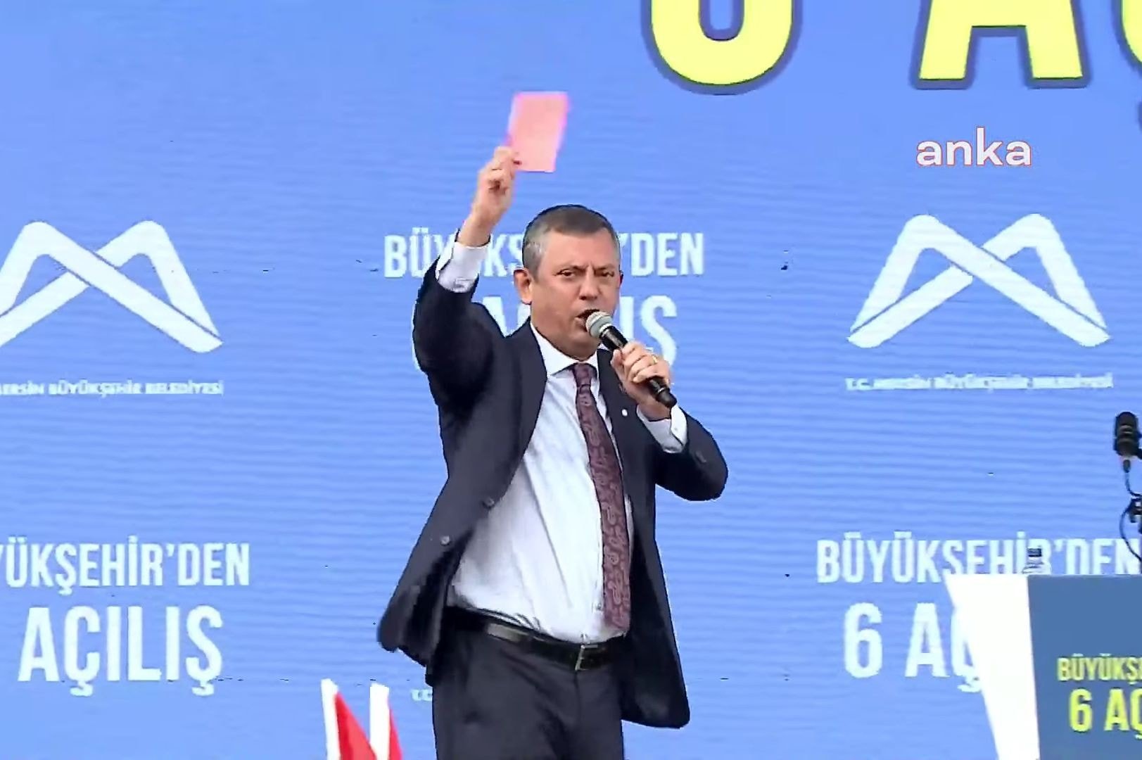 Özgür Özel’den iktidara kırmızı kart