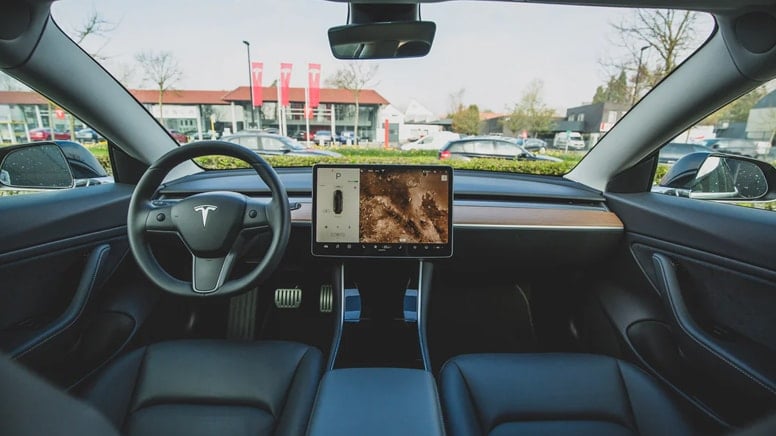 Tesla’da kamera sorun yarattı, 240 bin araç geri çağrıldı