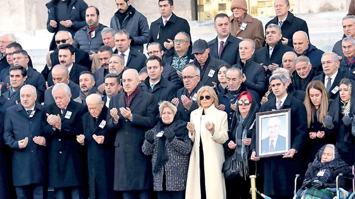 Nahit Menteşe, son yolculuğuna uğurlandı